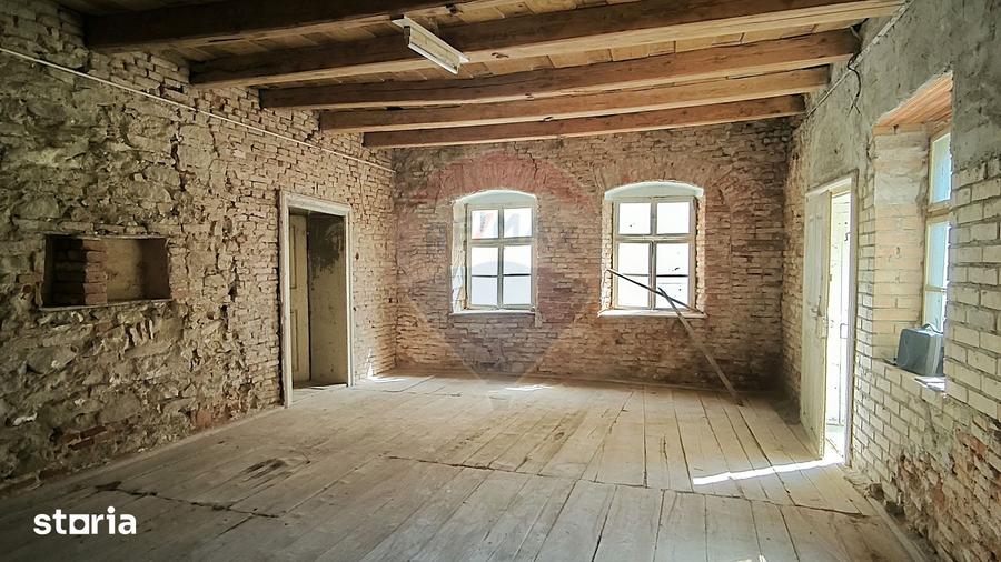 Casă cu 4 camere cu Teren 1694 Mp în Biertan