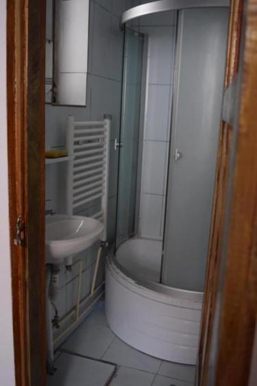 Timpuri Noi-apartament 3 camere in vila interbelica demisol/p 1,curte - 4