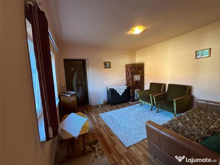 Casa Solida, pentru Familie extinsa, cu Gradina si Teren, D - 3