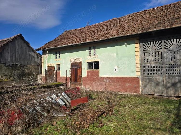 Vand casa Com Pietroasa-Bihor, sosea , central ter 2500 mp, dublu front, utilit.,gaz - 12