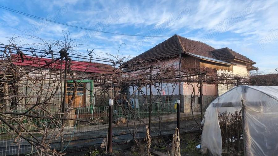 Casa de vanzare cu teren, in centru Rosia de Amaradia, Gorj - 8