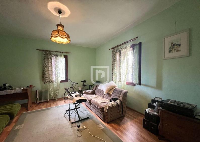 Casa traditional bucovineana la poalele muntilor Bucovinei - 4