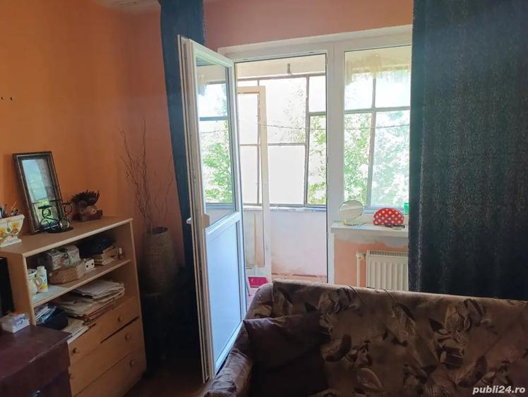 Vand apart 2 camere zona Peco - 8