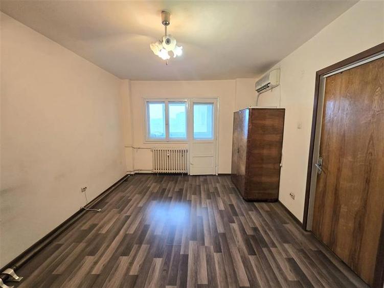 4 CAMERE 2 BAI DECOM ION MIHALACHE TURDA PARC REGINA MARIA ET 6/10 AN 1982 - 1