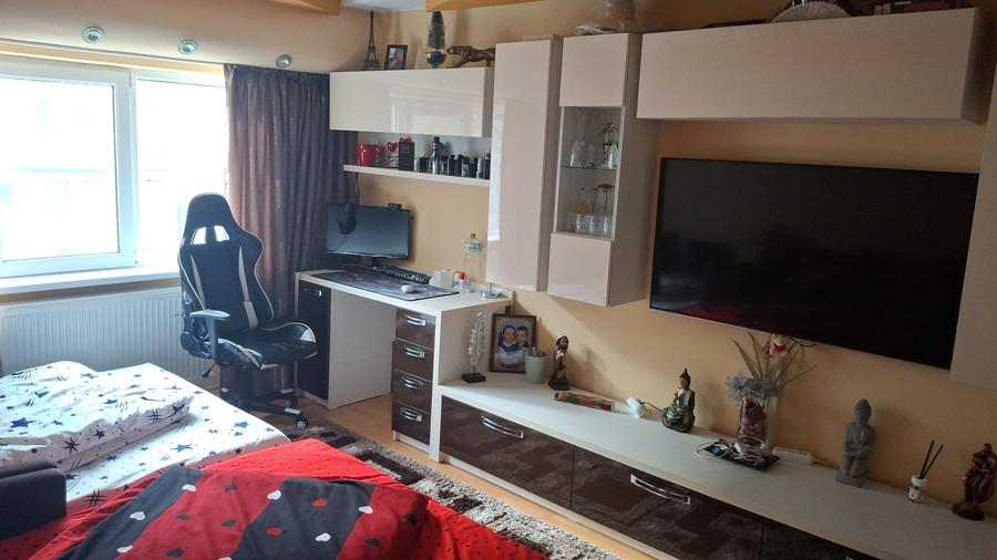 CET , 2 camere decomandat etaj 1 - 3