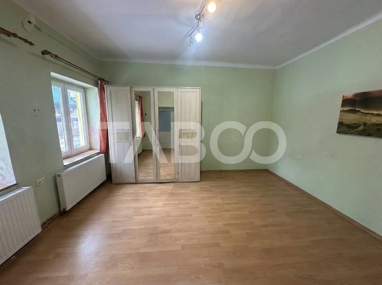 Garsoniera de vanzare cu 1 loc de parcare in curte Podul Minciunilor - 1