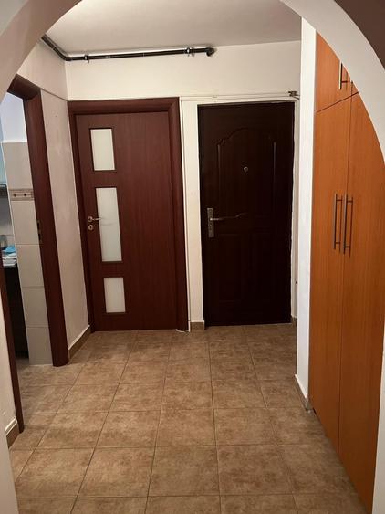 Apartament 2 camere,decomandate , Poarta 6 - 11