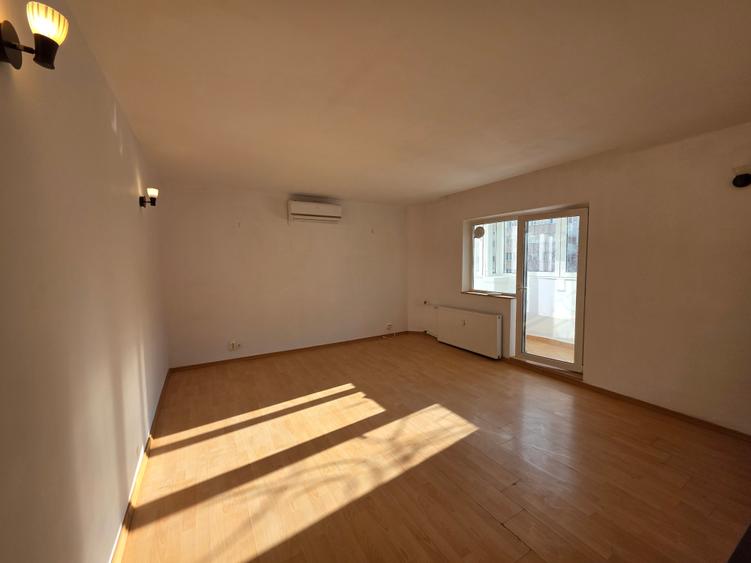 Apartament cu 2 camere de vanzare in zona Mall Vitan - 1