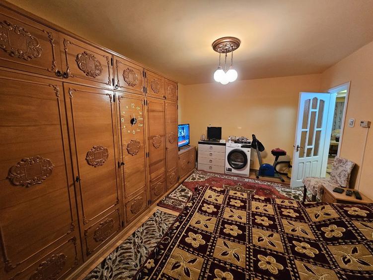 Apartament 4 camere,2 bai,2 balcoane,etaj 2 - 6