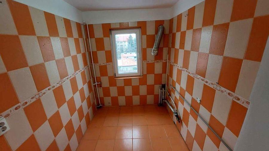 Apartament 3 camere, semidecomandat, zona Miron Costin - 3
