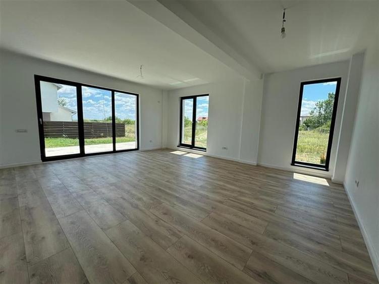 VILA IN CORBEANCA - OSTRATU // CURTE 364 MP // 5 CAMERE - 3