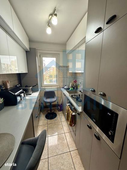 3 camere - etaj 3 - 52mp - renovat - centrala - apa - Craiovita Noua - 3