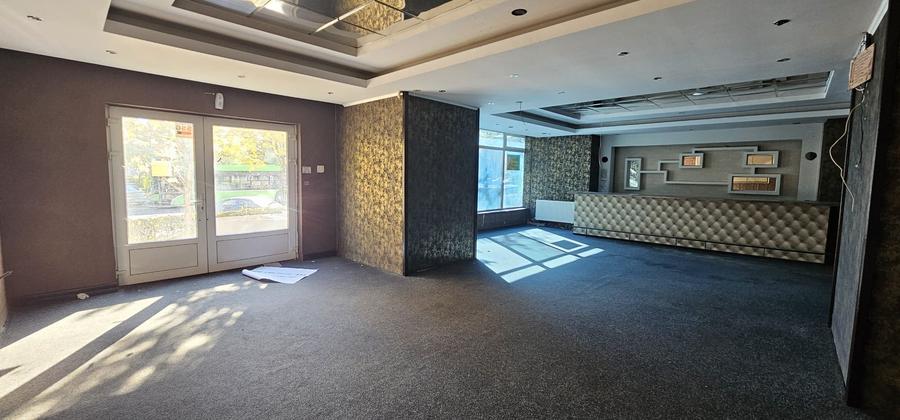 Inchiriere spatiu comercial stradal, 120 mp cu vad, intrare in Racadau . - 1