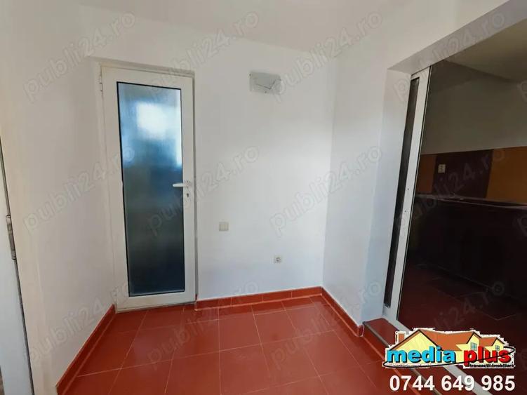 Inchiriere camera + baie ?i bucatarie, curte comuna zona Liceul Marin Coman - 3