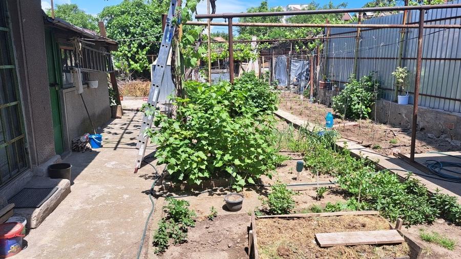 Coiciu - Trocadero - teren 325 mp + casa chirpic si caramida - 3