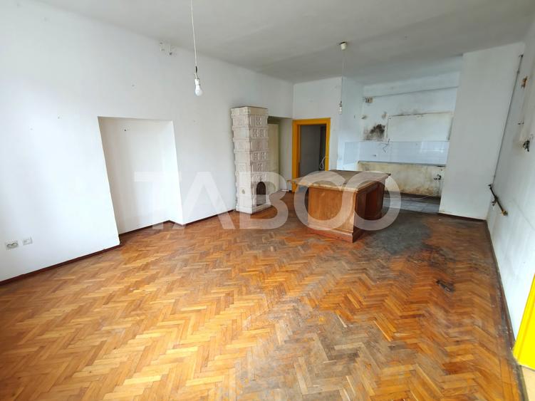 Spatiu de inchiriat in curte proprie - zona Lupeni - Comision 0 - 3