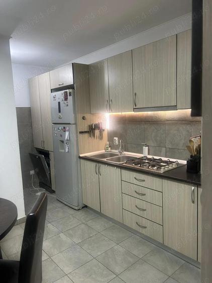 Vand casa la curte, spatioasa si luminoasa! - 7