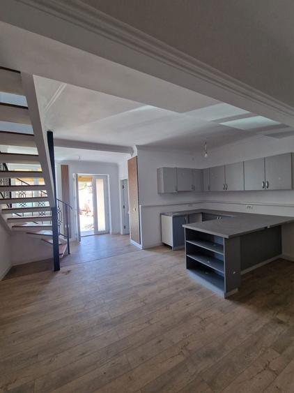 Apartament nou 62 mp, curte comuna, zona centrala Giarmata, mansarda dormitor, bucatarie open space si baie moderna - 5