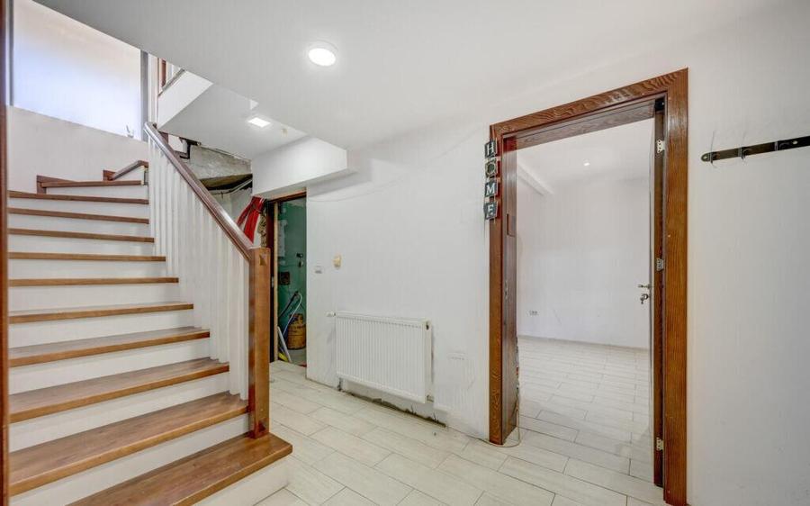 Casa de Maneciu Pamanteni, singur curte - 14