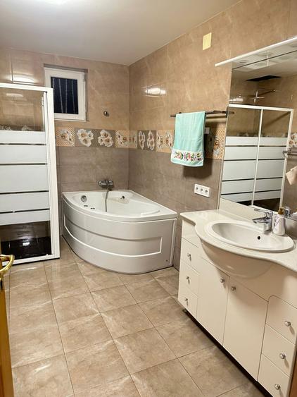 Casă individuală cu 5 camere cu Garaj în Gura Sohodol