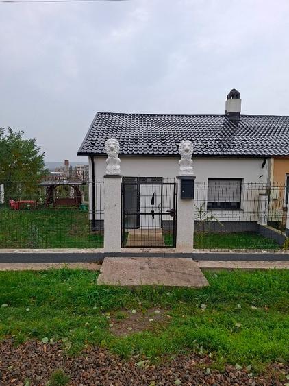 Casă de vânzare renovată complet interiorul exterior - 2