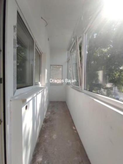 4 camere // bloc renovat // etajul 1 - 4