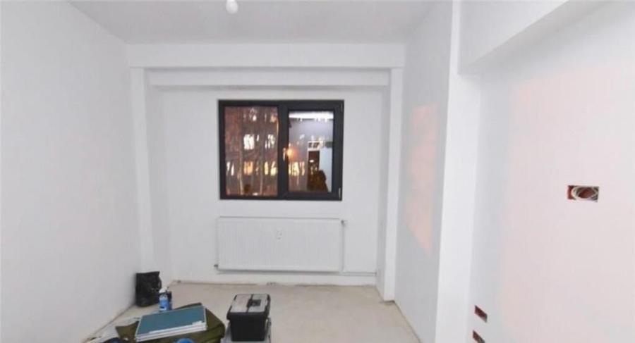 Apartament 3 camerele, Parter,cu balcon pe Viorele/Tineretului - 5