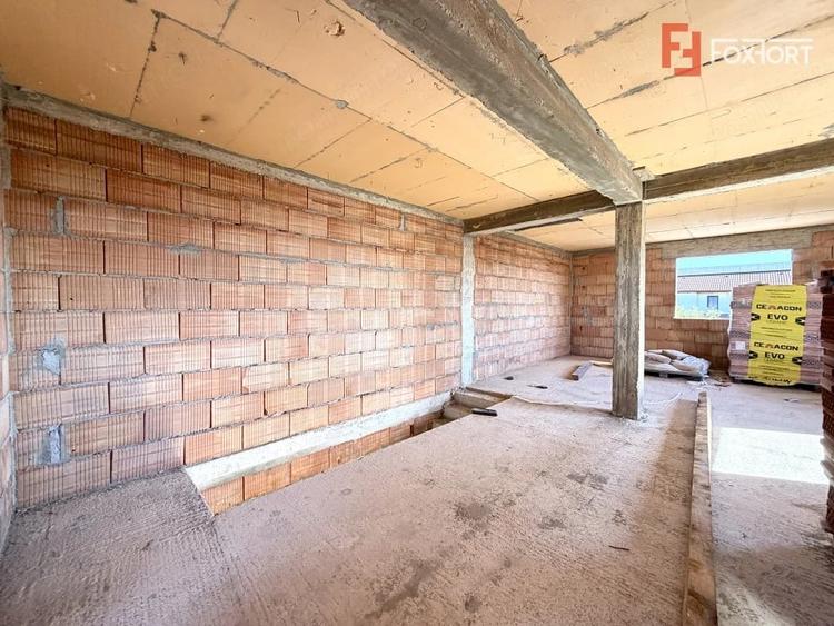 Casă cu 5 camere cu Teren 360 Mp în Sânandrei