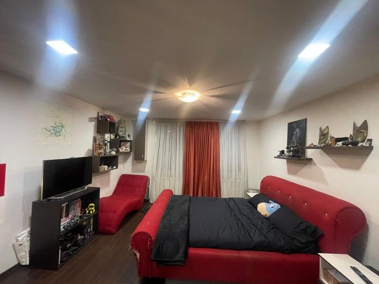 Casa in centru , curte comuna ! - 7