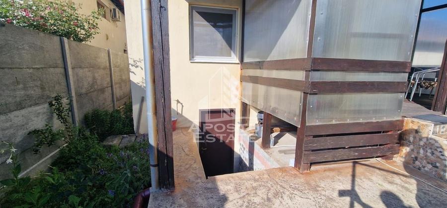 Casa individuala , centrala proprie , AC , curte , in oras - 12