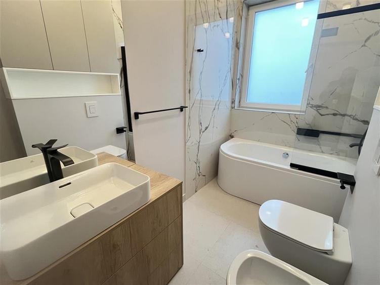 Apartament NOU de LUX 3 camere 2 bai 2 terase parcare subterana Central - 17