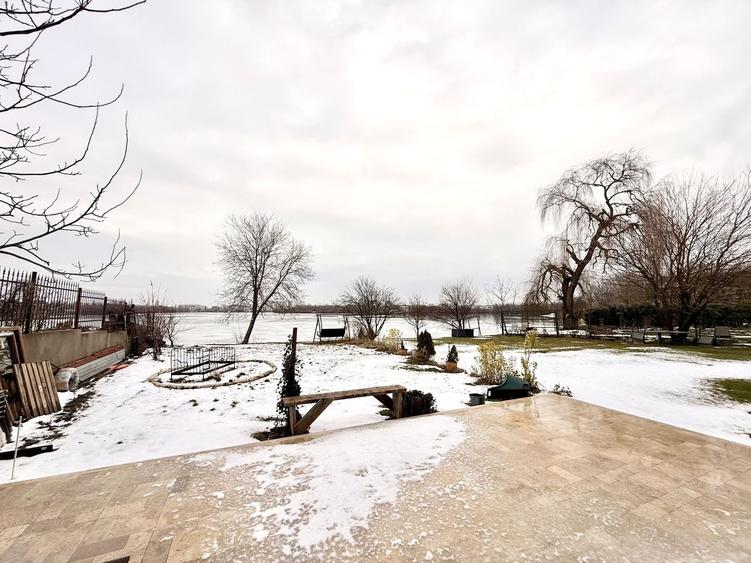 Doua etaje in vila pe malul lacului Grivita birouri rezidential - 21