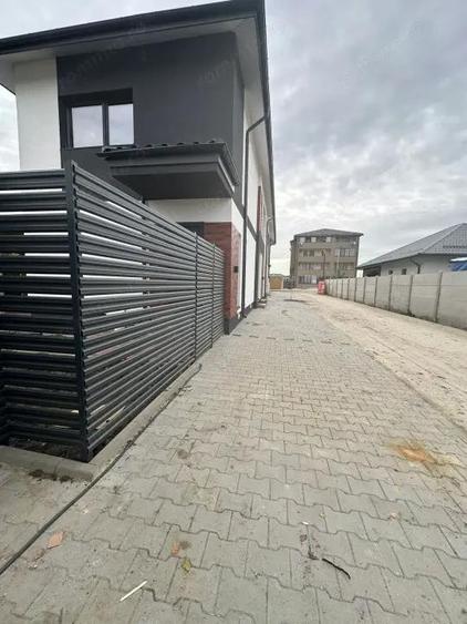 Vanzare Apartament 2 camere+curte 60mp si 2 locuri de parcare - 10