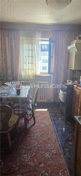 De vanzare apartament 3 camere, 63 mp, decomandat 75.000