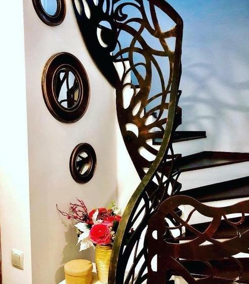 Vila deosebita aproape de Gara de Nord,construita in 1997,renovata 2020,8 camere - 13