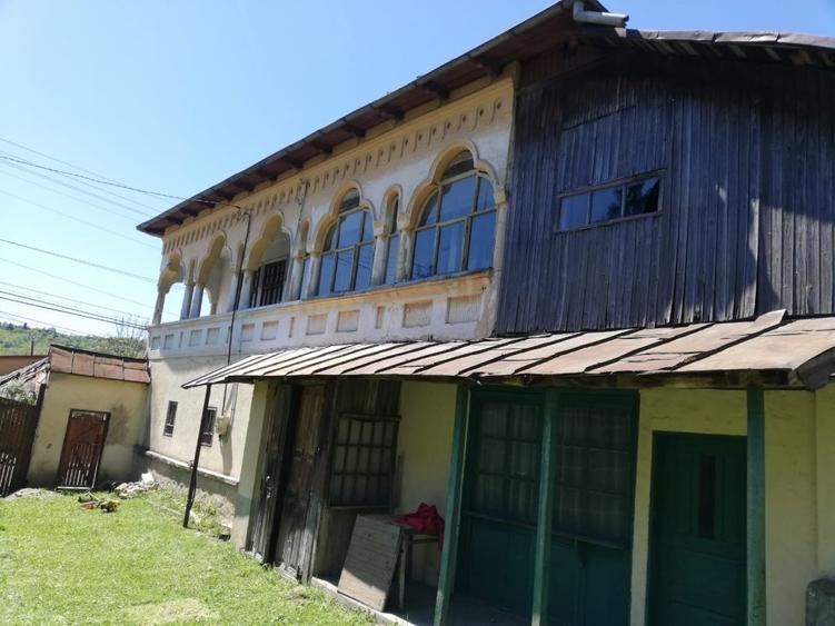 BEZDEAD - Conac 350 mp + 4800 mp teren - 5