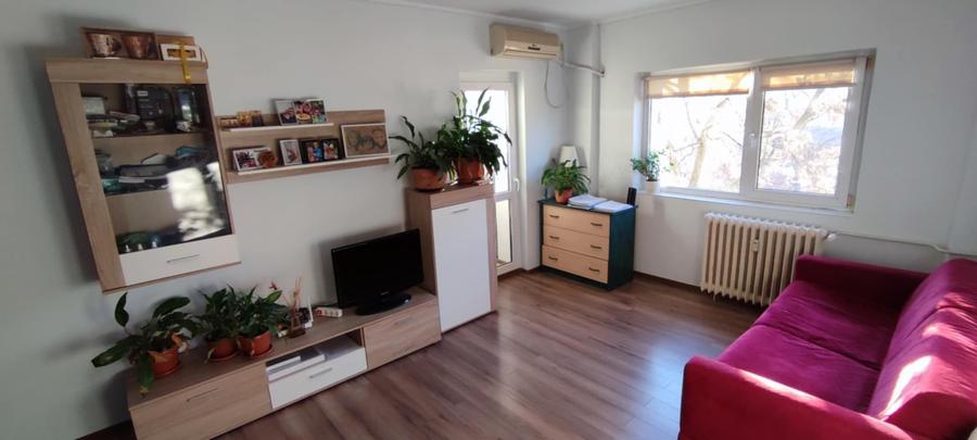 Banu Manta, garsoniera de inchiriat, 3/8, decomandat, an 1980, mobilata modern - 1