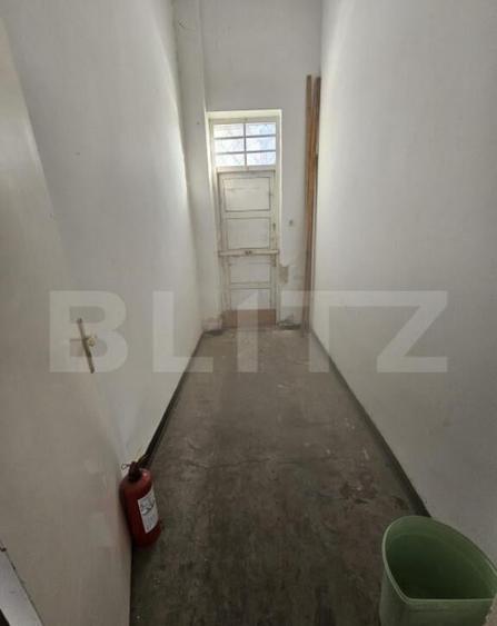 Spa?iu comercial 50 mp, parter, cu vitrina ?i 2 intrari - 4