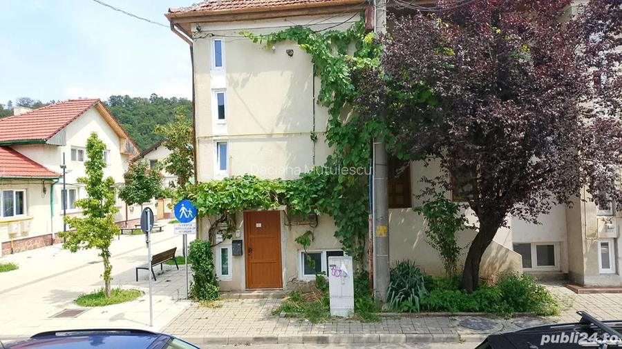 Vand apartament la casa in zona centrala Resita