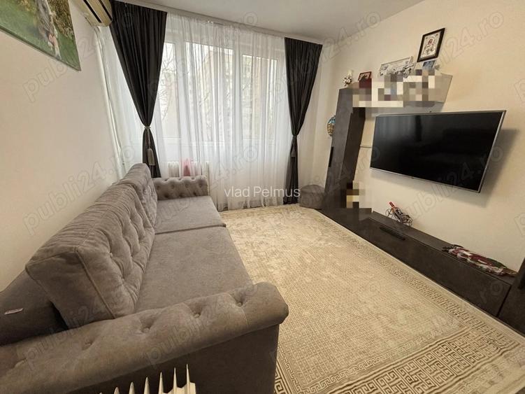 Vand apartament 3 camere