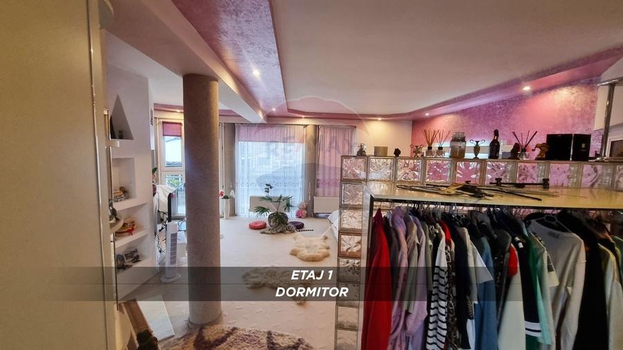 Casă / Vilă cu 10 camere de vânzare în SIGHETUL MARMATIEI zona Central - 61