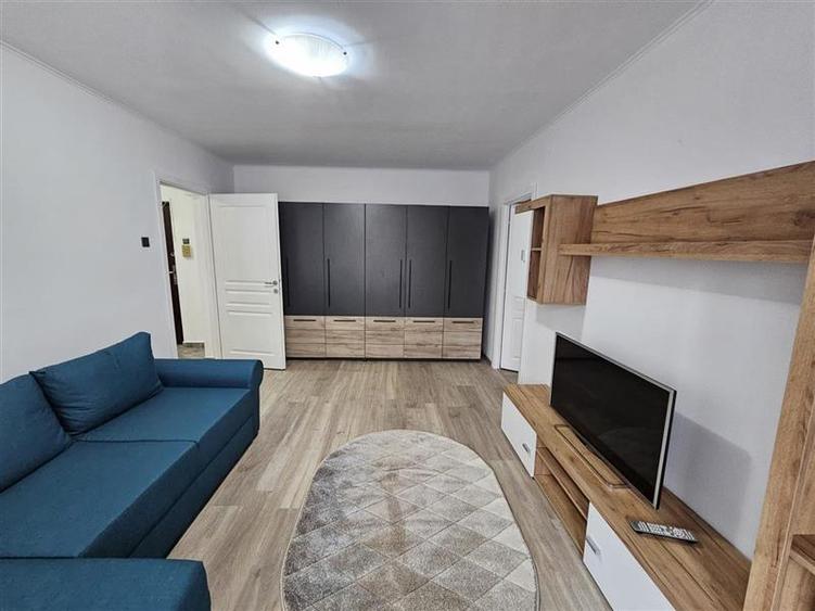 Apartament cu 2 camere semidecomandat, mobilat în Berceni