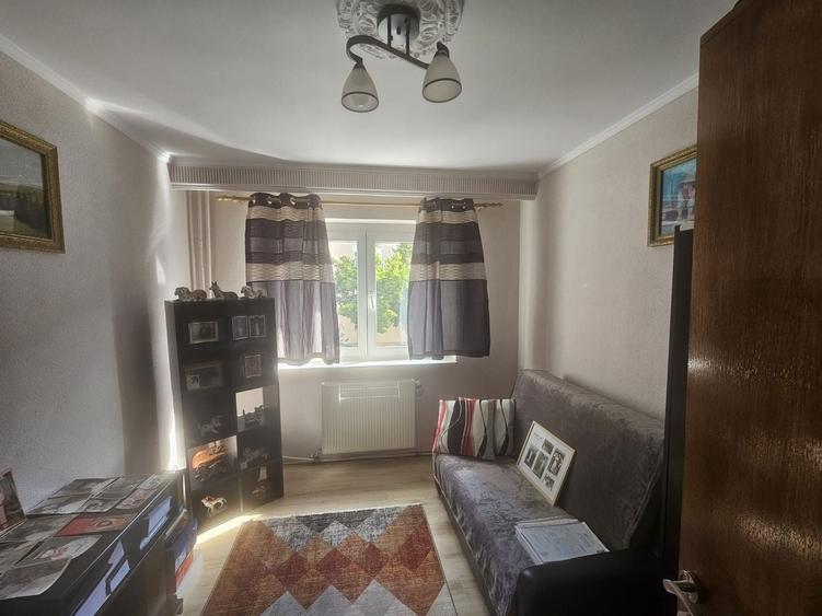 Apartament cu 4 camere decomandat în Exercițiu