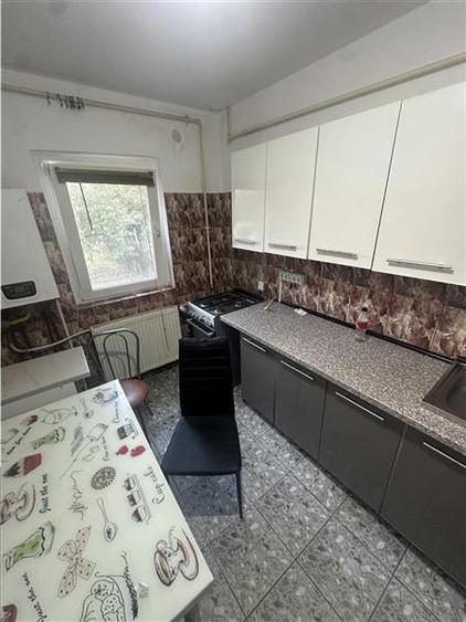 Apartament cu 3 camere decomandat, mobilat în Lipovei