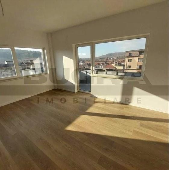 Apartament cu 3 camere semidecomandat în Baciu