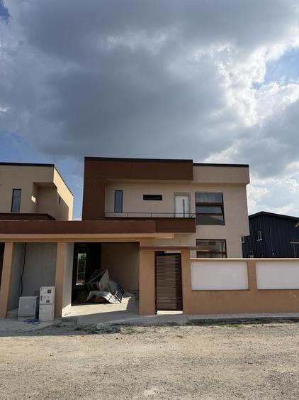 Casă cu 4 camere în Valu lui Traian