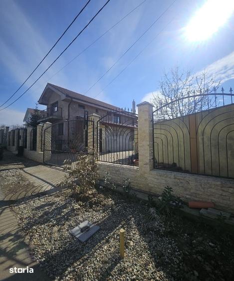 Casă cu 4 camere cu Teren 700 Mp în Cihei