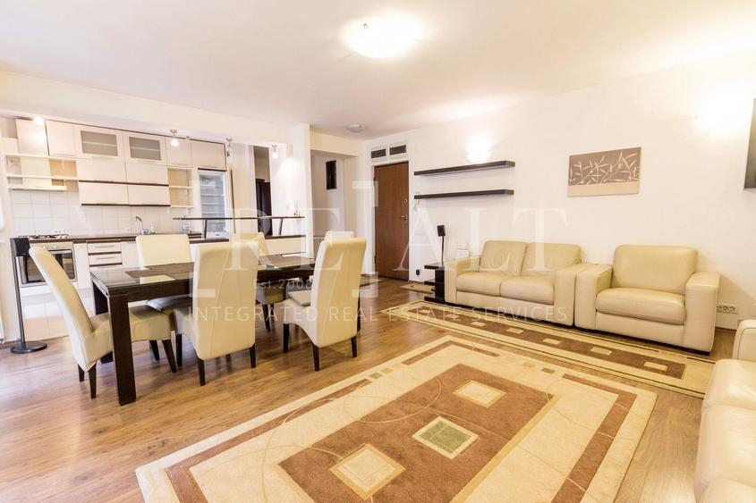 Apartament cu 3 camere semidecomandat, mobilat în Ștefan cel Mare