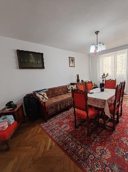 Apartament cu 3 camere decomandat, mobilat în Decebal