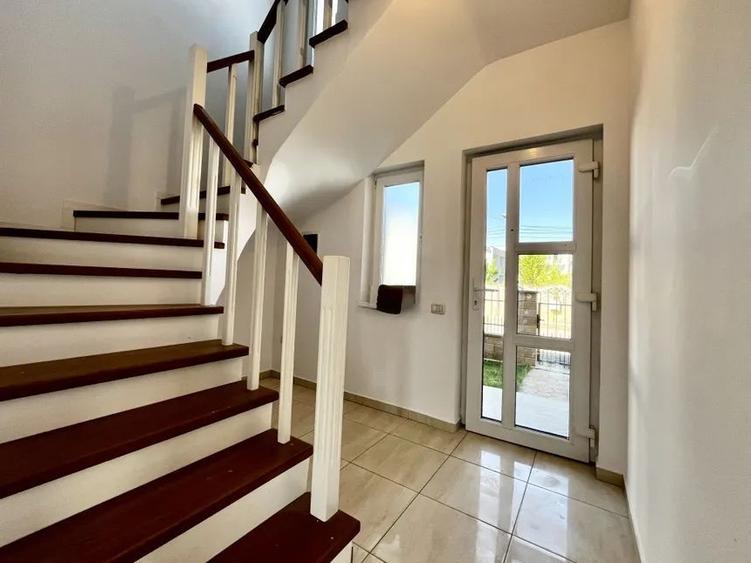 Duplex cu 5 camere cu Canalizare în Giroc